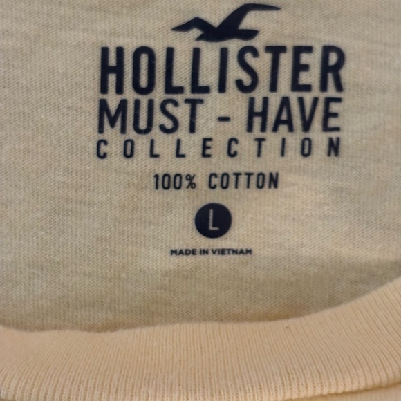 Hollister Men's Light Yellow Short Sleeve Tee - Picture 2 of 7